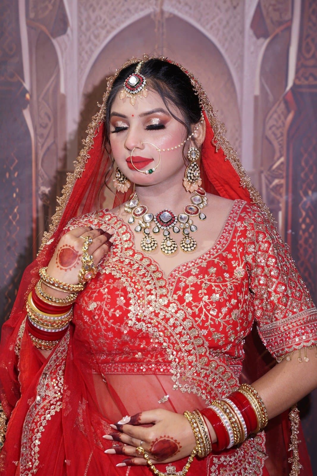 Nail& makeupartistbynaina hero visual