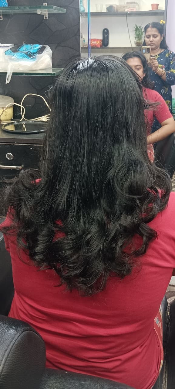 Savi's parlour makeup studio hero visual